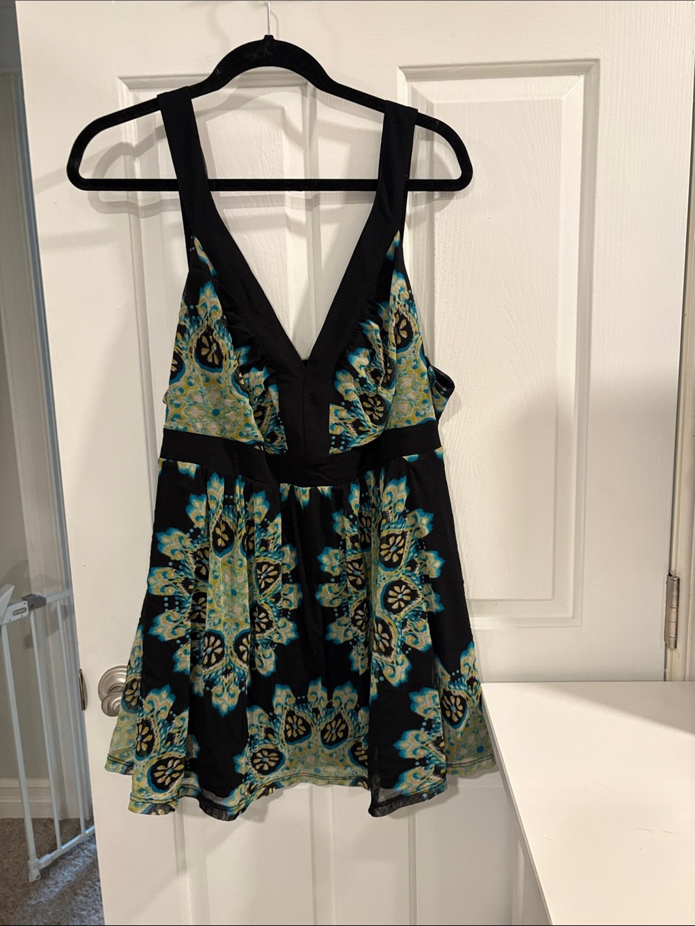 Black & Teal Floral V-Neck Tank Top